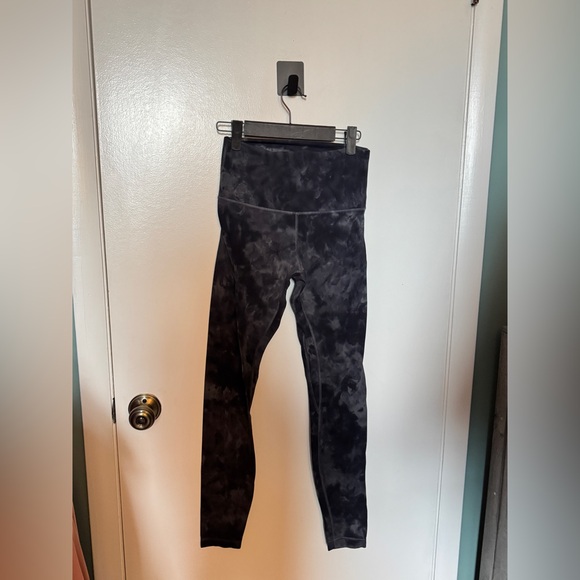 Lululemon Athletica Charcoal Tie-Dye Leggings Diamond Die Aligns 28" - Picture 5 of 10